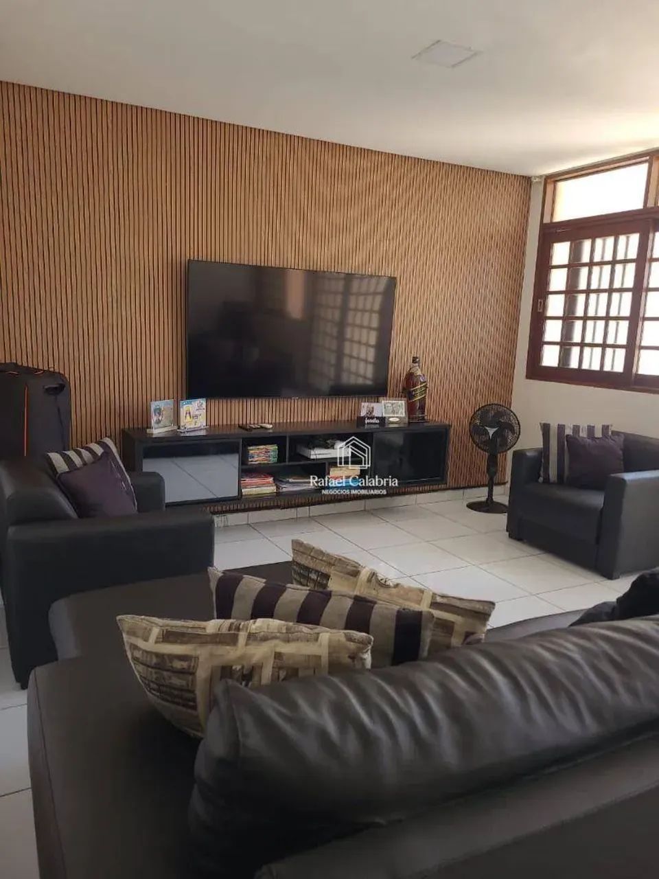 CASA AMPLA COM 3 PISOS, 7 QUARTOS E UMA ÁREA DE LAZER COM PISCINA E TERRAÇO GOURMET - Foto 3