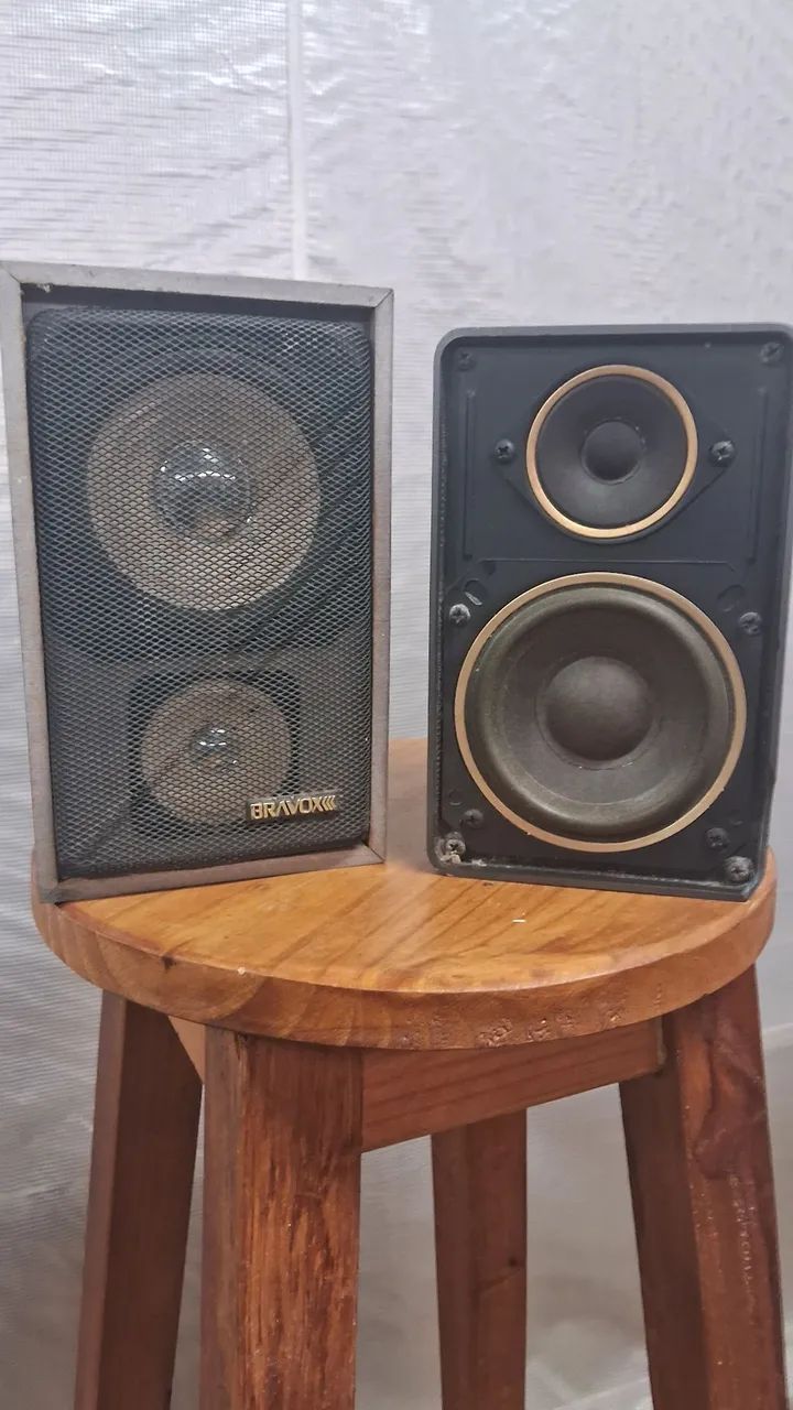 mini-caixa de som vintage da marca Bravox ler descrição  SEM TESTES. 