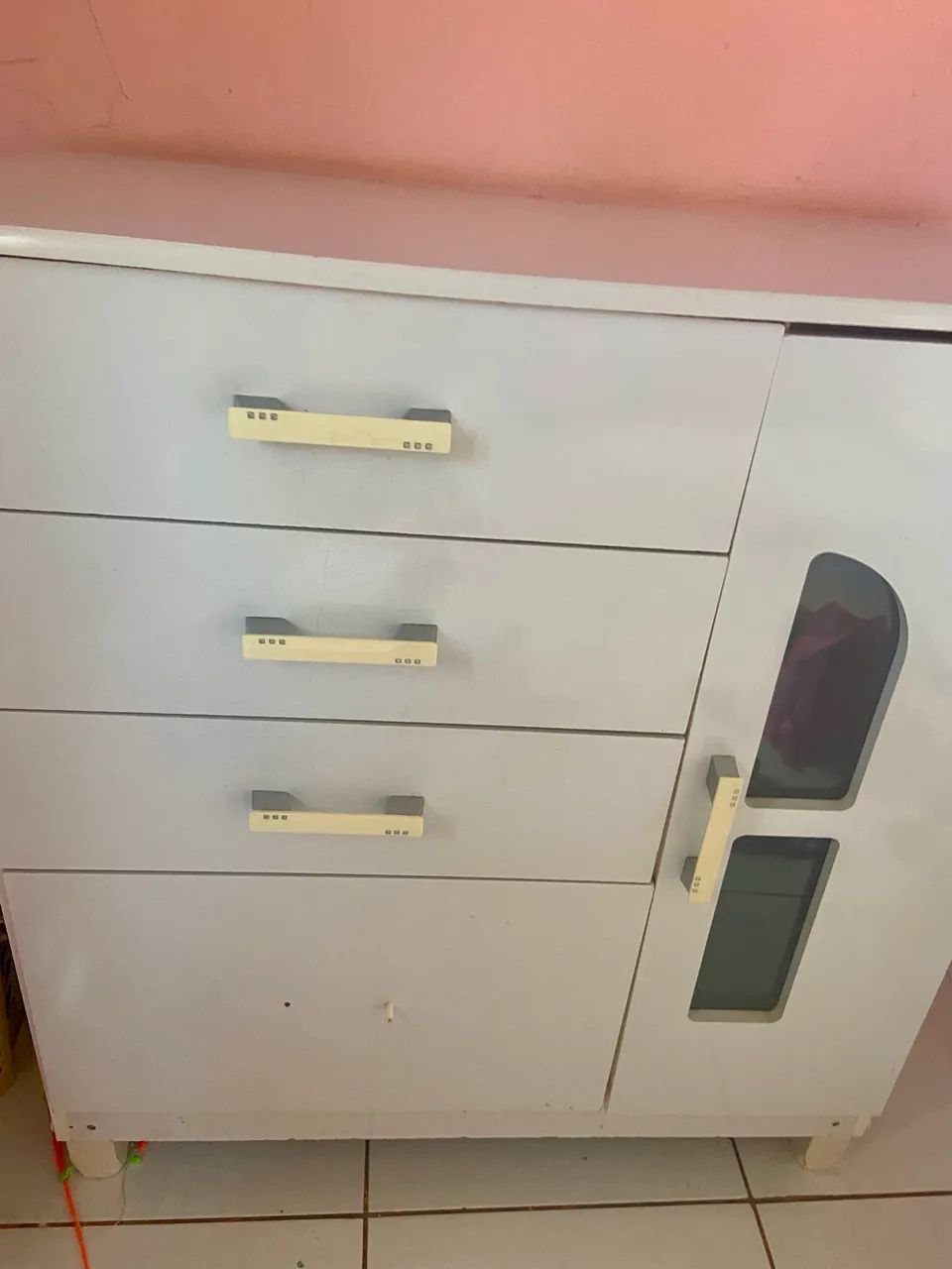 Vende se cômoda infantil branca