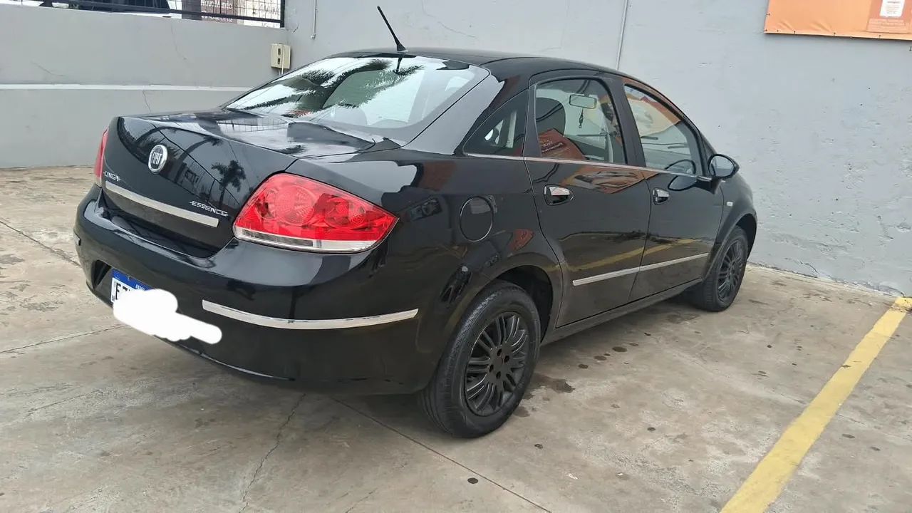 Fiat Linea Essence 1.8 Flex 16V 4P 2012 - Foto 2