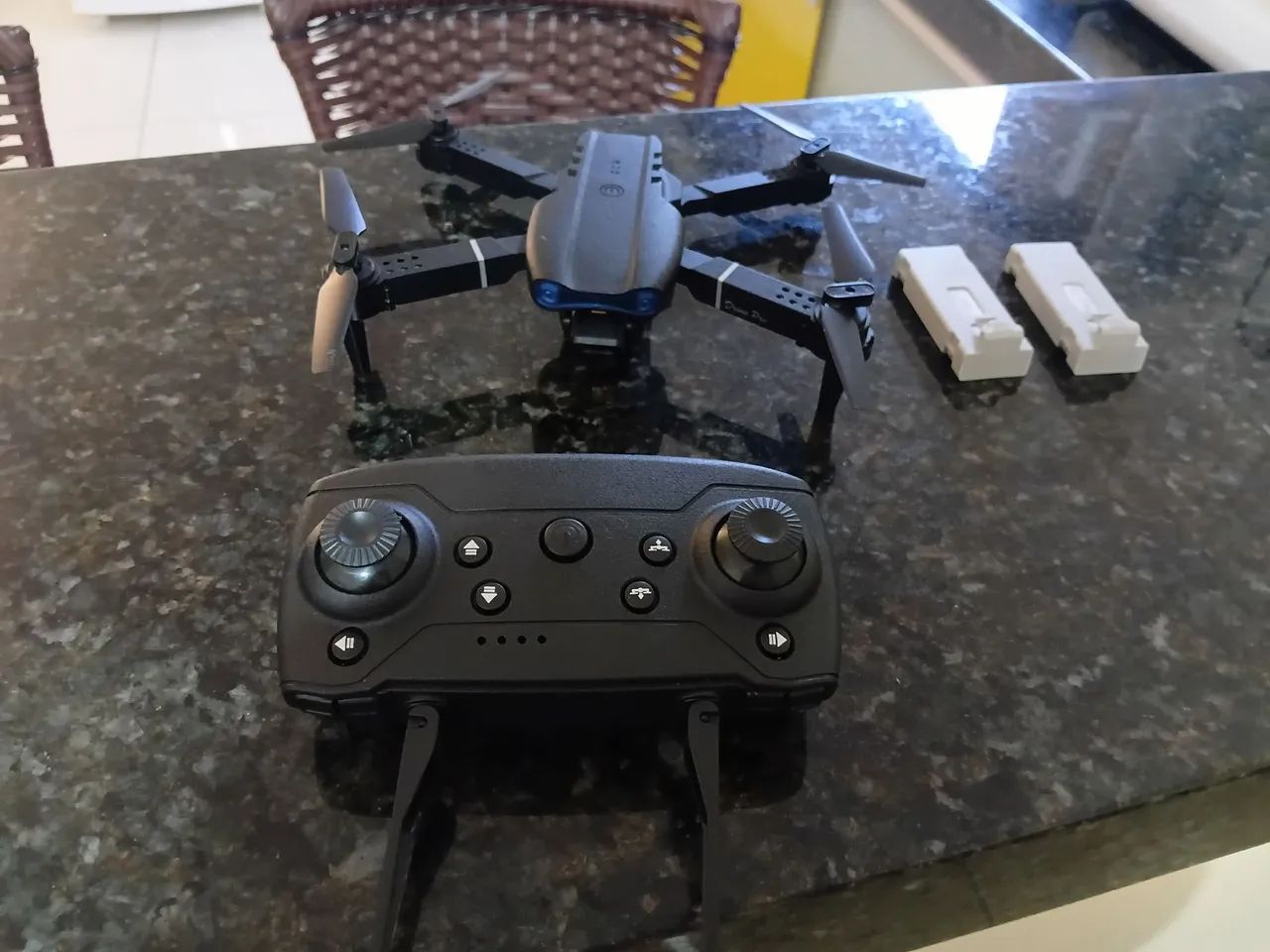 Drone e99 pro com 4 baterias - Foto 2