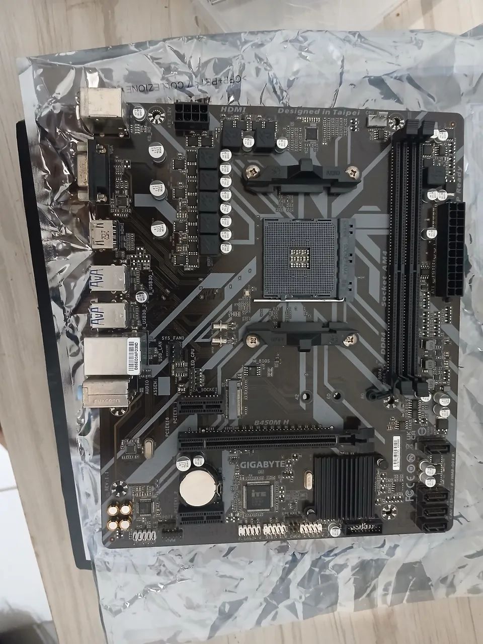Placa mae gigabyte b450m h AMD am4 - Foto 3