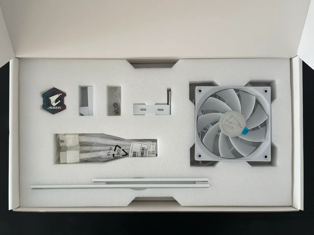 GIGABYTE Geforce RTX5080 AORUS ICE 箱破損 Placa de Vídeo RTX 5080 AORUS MASTER ICE - Placas de Vídeo
