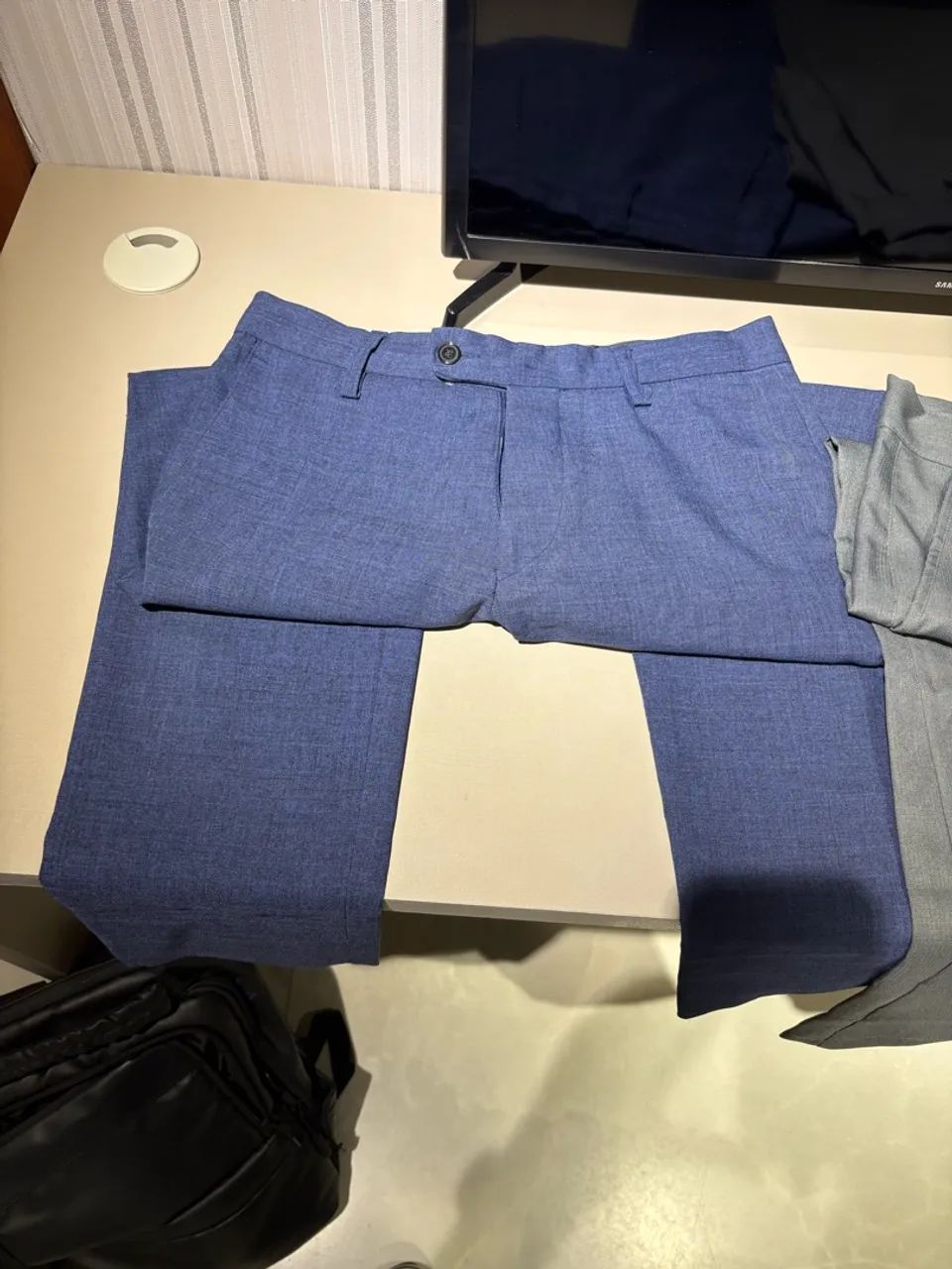 kit 2 calças alfaiataria 38 azul e cinza