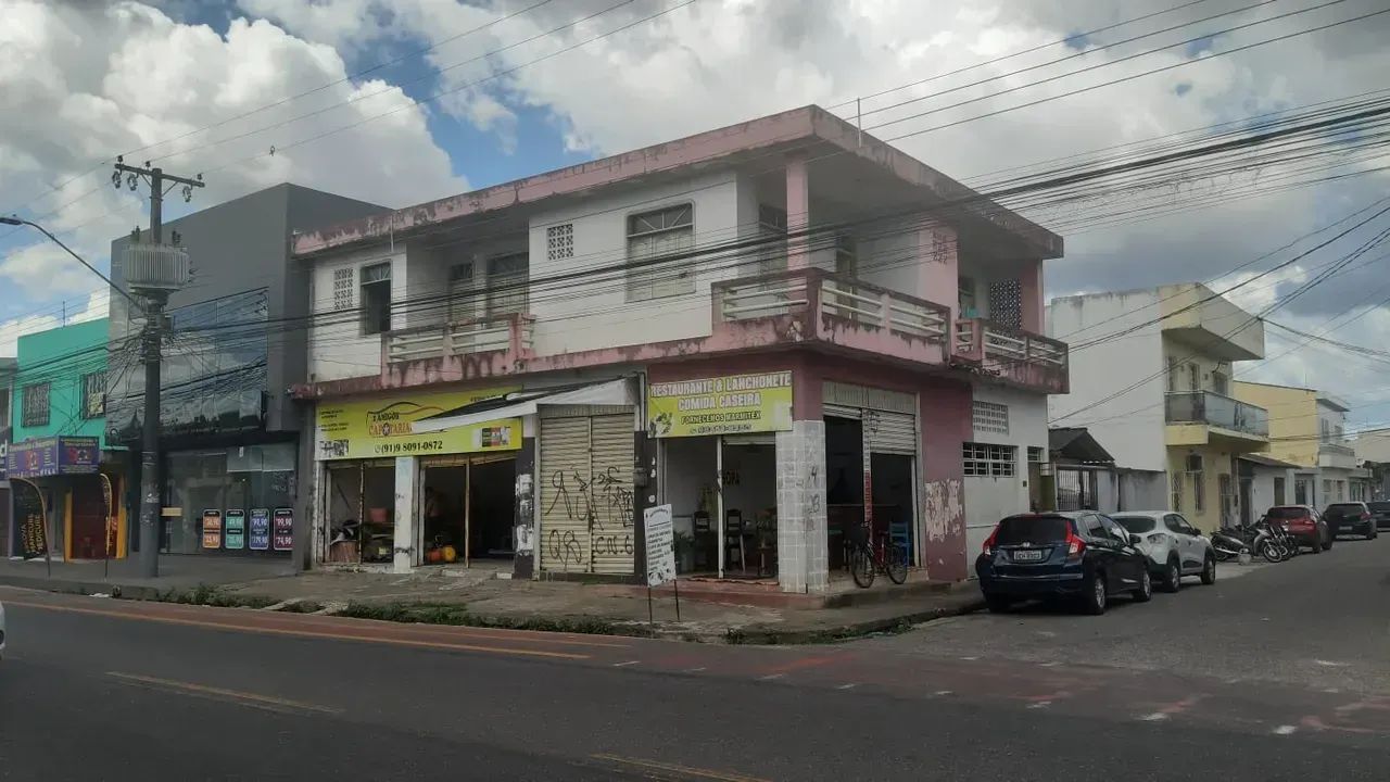 Imóvel para venda com 3 pontos comerciais térreos e 1 casa nos altos.