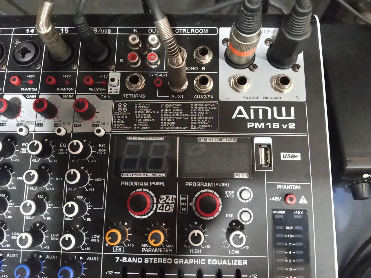mesa de som AMW