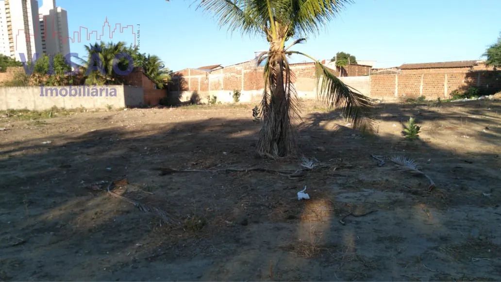 VENDE-SE ÁREA COMERCIAL E RESIDENCIAL