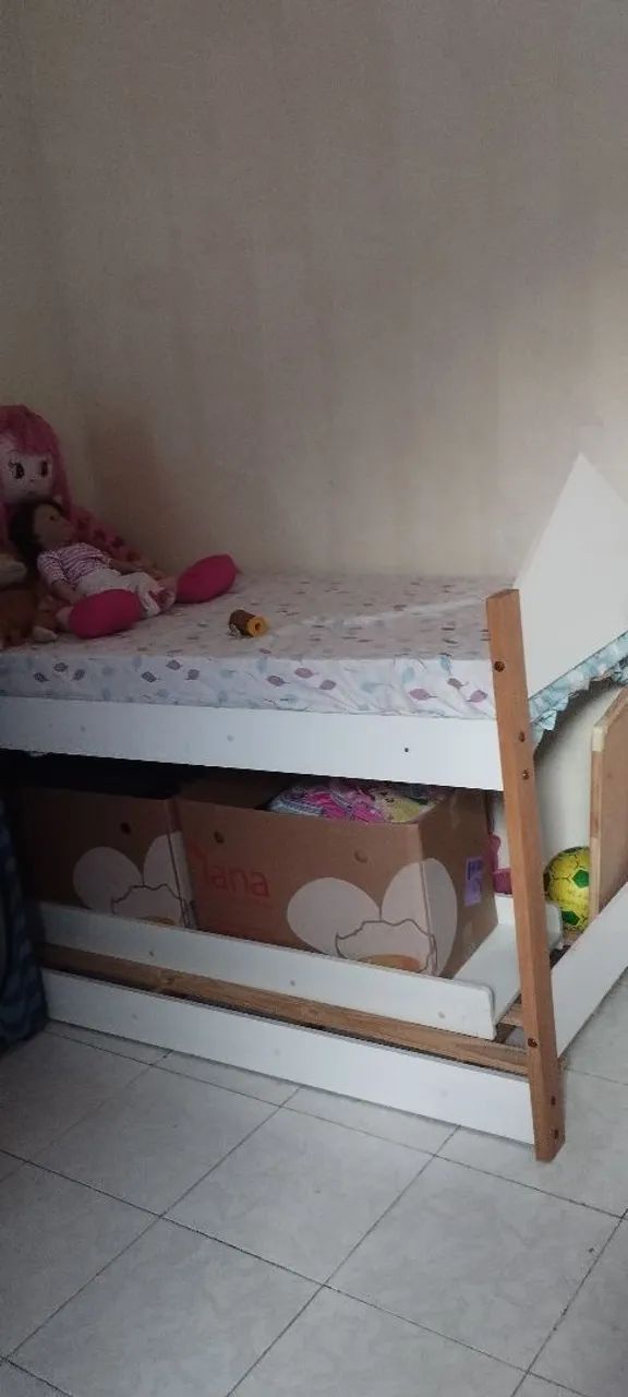 Vendo cama com escorregador infantil com colchão 