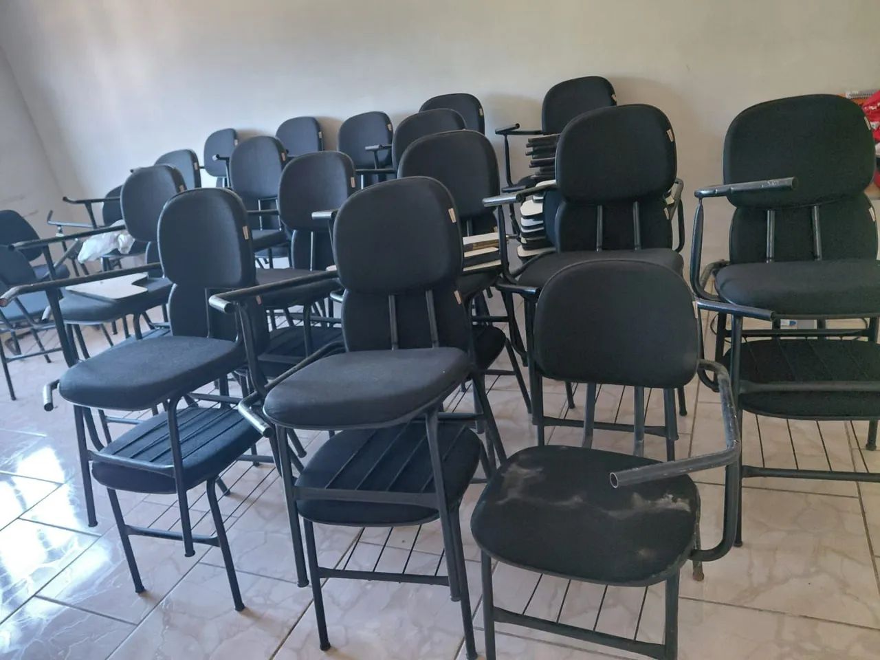 Vendo cadeiras universitária  - Foto 4