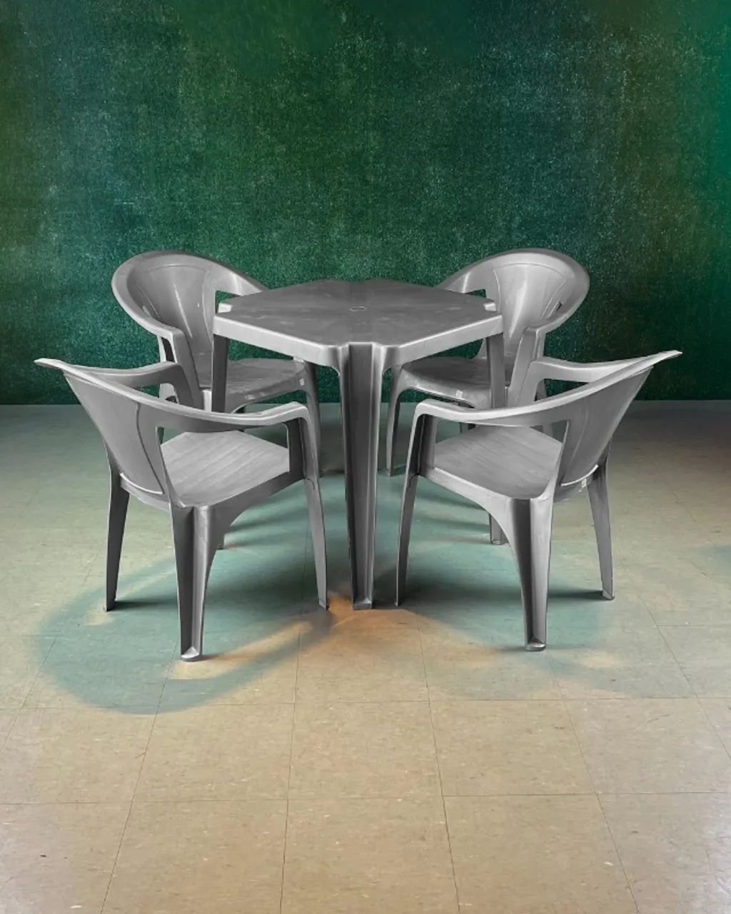 Mesa com Cadeira de Plástico Cinza 182Kg - Foto 2