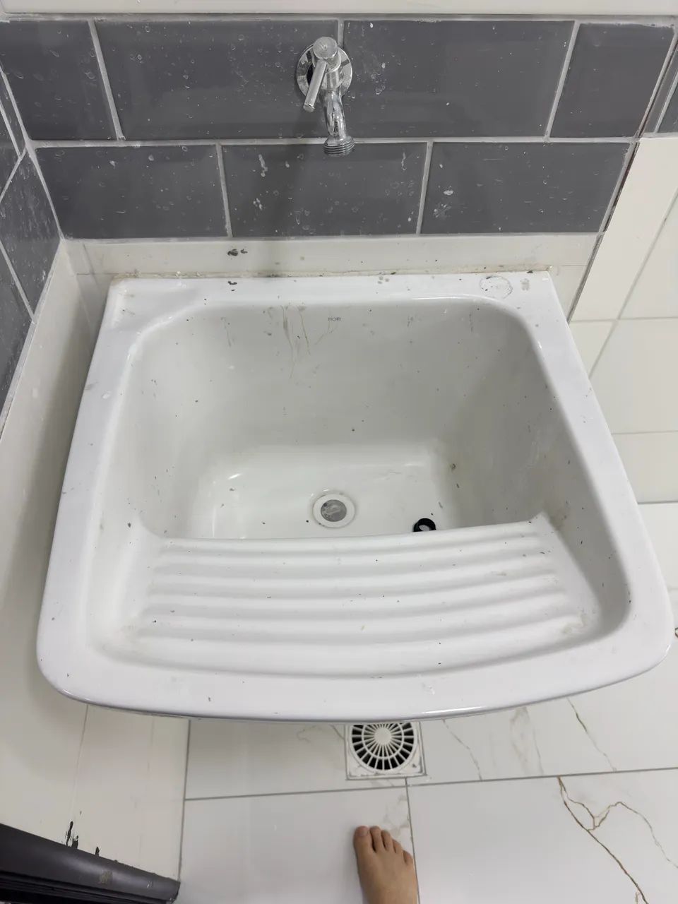 Tanque de louça marca Roca 31 litro branco . - Foto 2