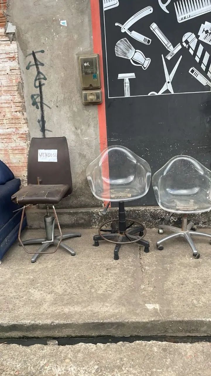 Vendo conjunto de acrílico e cadeira de barbeiro