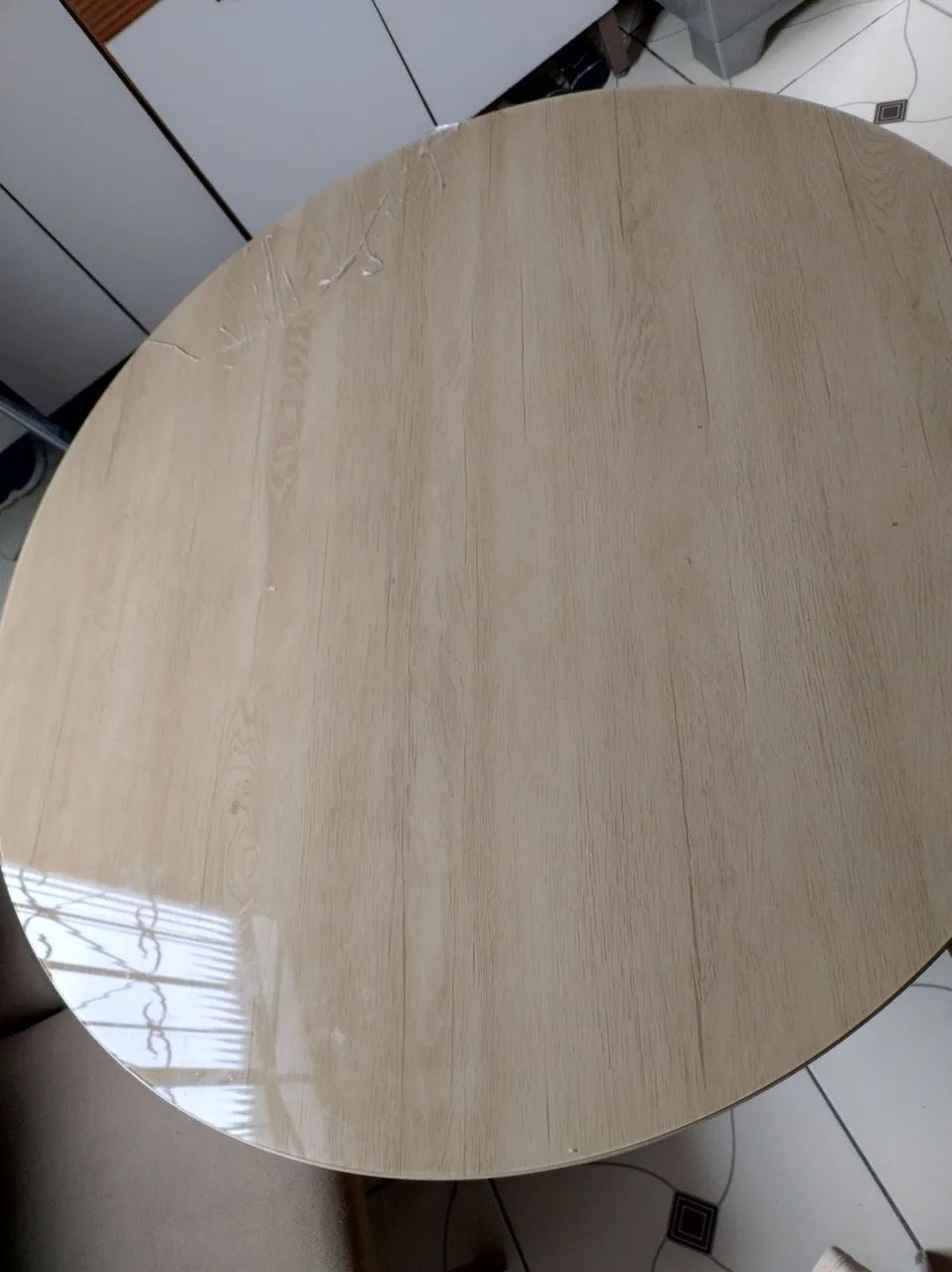 Mesa com quatro cadeiras 