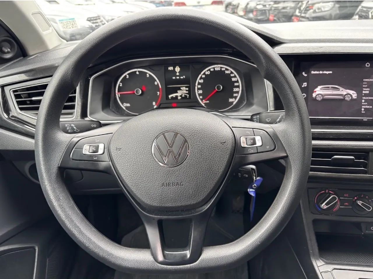 Volkswagen Polo Track 1.0 Flex 12V 5p, foto 10 de 15