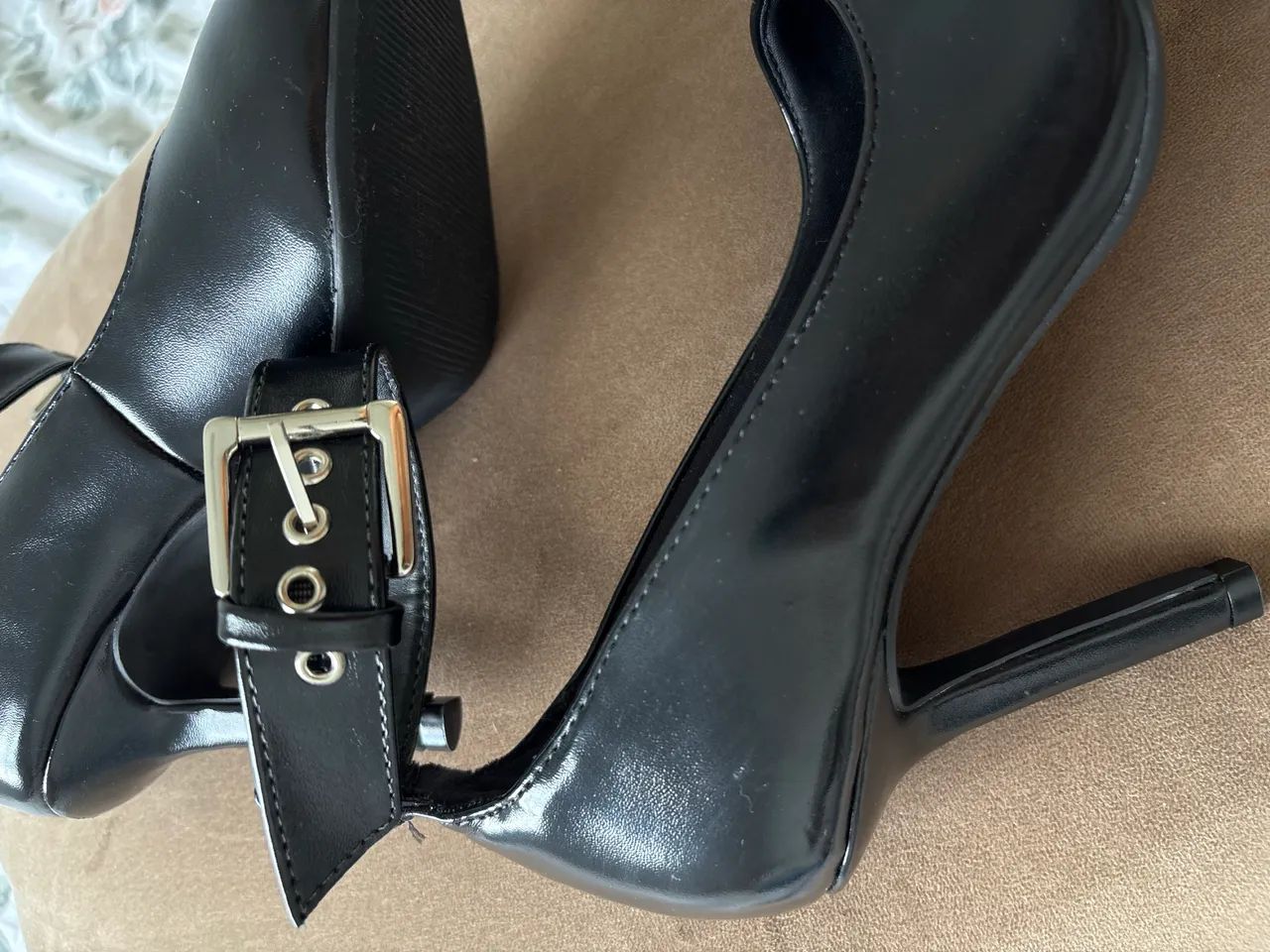Scarpin preto em couro PU - Foto 3