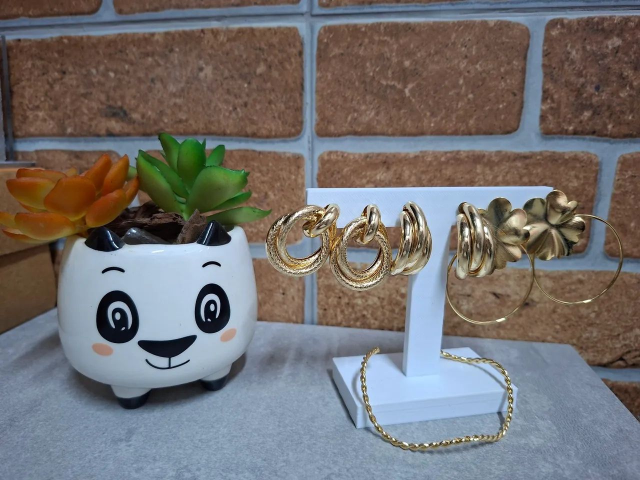 KIT BRINCOS E BRACELETES DOURADO  - Foto 3