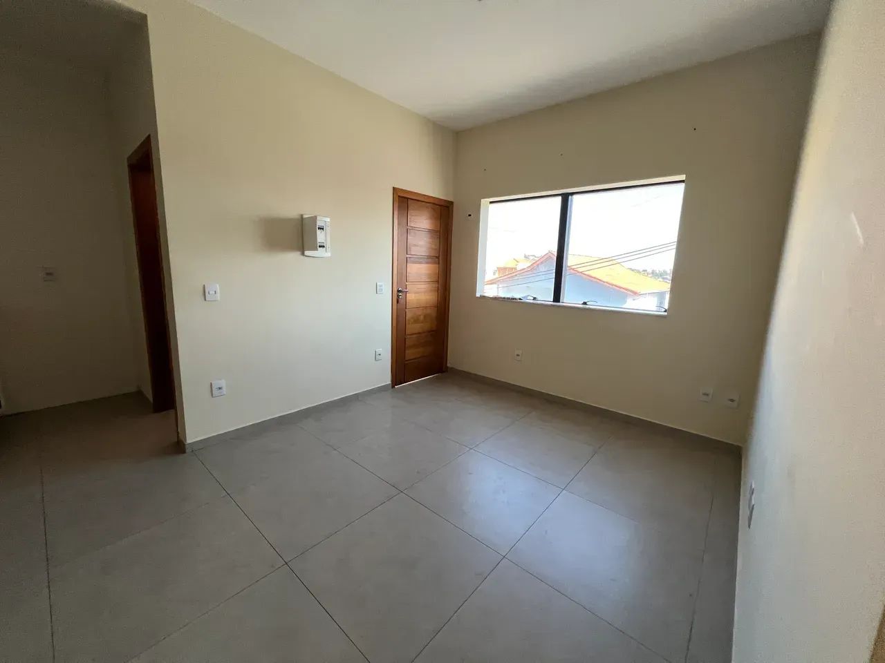 Alugo apartamento no segundo andar com 4 cômodos e 1 vaga - Foto 4