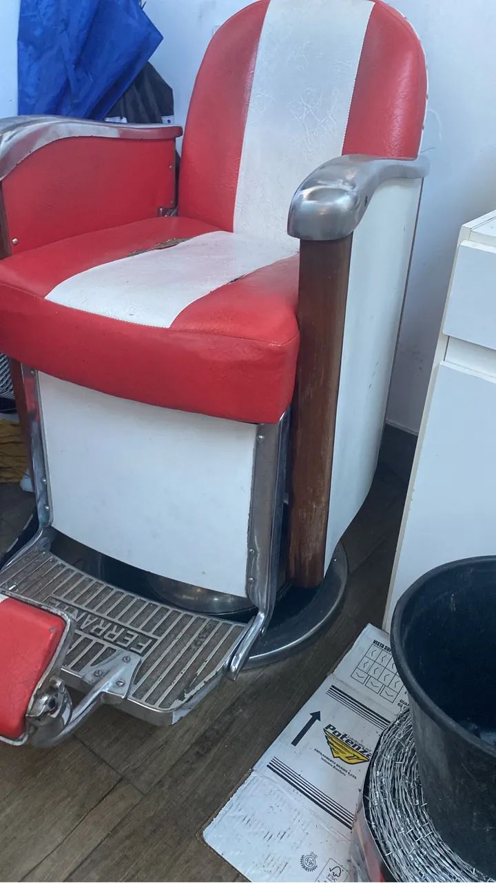 Vende-se cadeira de barbeiro