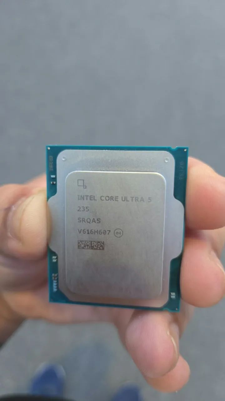 Intel Core Ultra 5 235 | 14 Núcleos, Até 5 GHz, DDR5