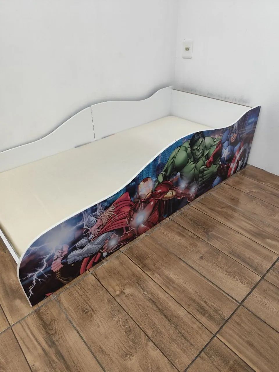 Vendo cama infantil heróis com colchão 