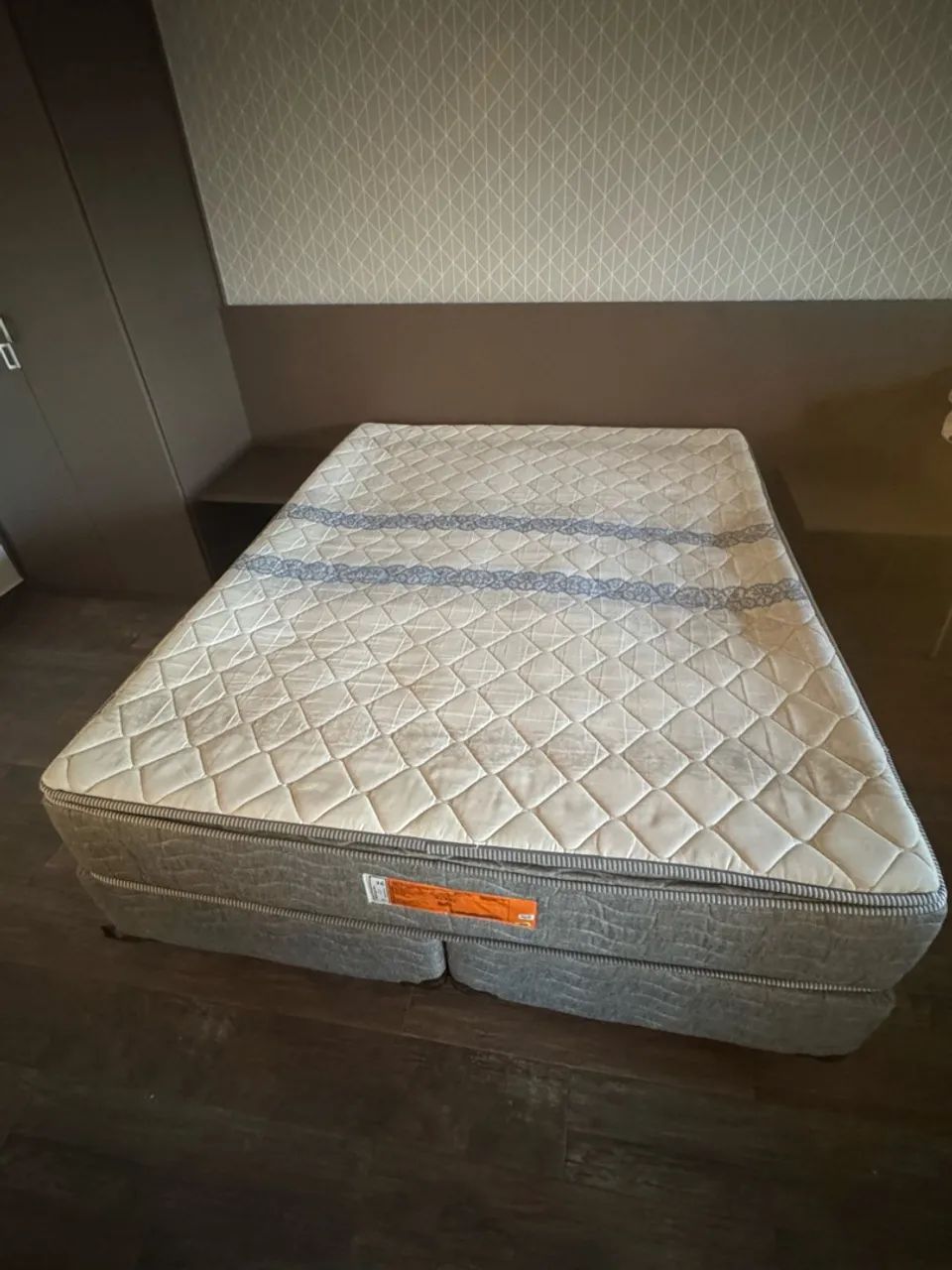Colchão Queen com molas em Ótimo Estado 