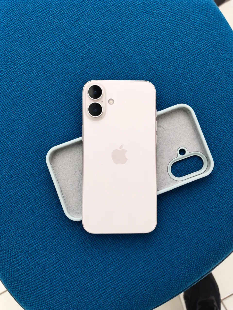 iPhone 16 Plus 256 gb - Na Caixa - Com Nota fiscal - Cor Branco  - Foto 2
