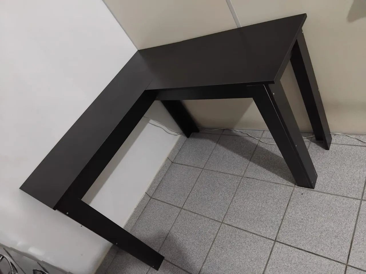 Mesa em L pequena em ótimo estado 