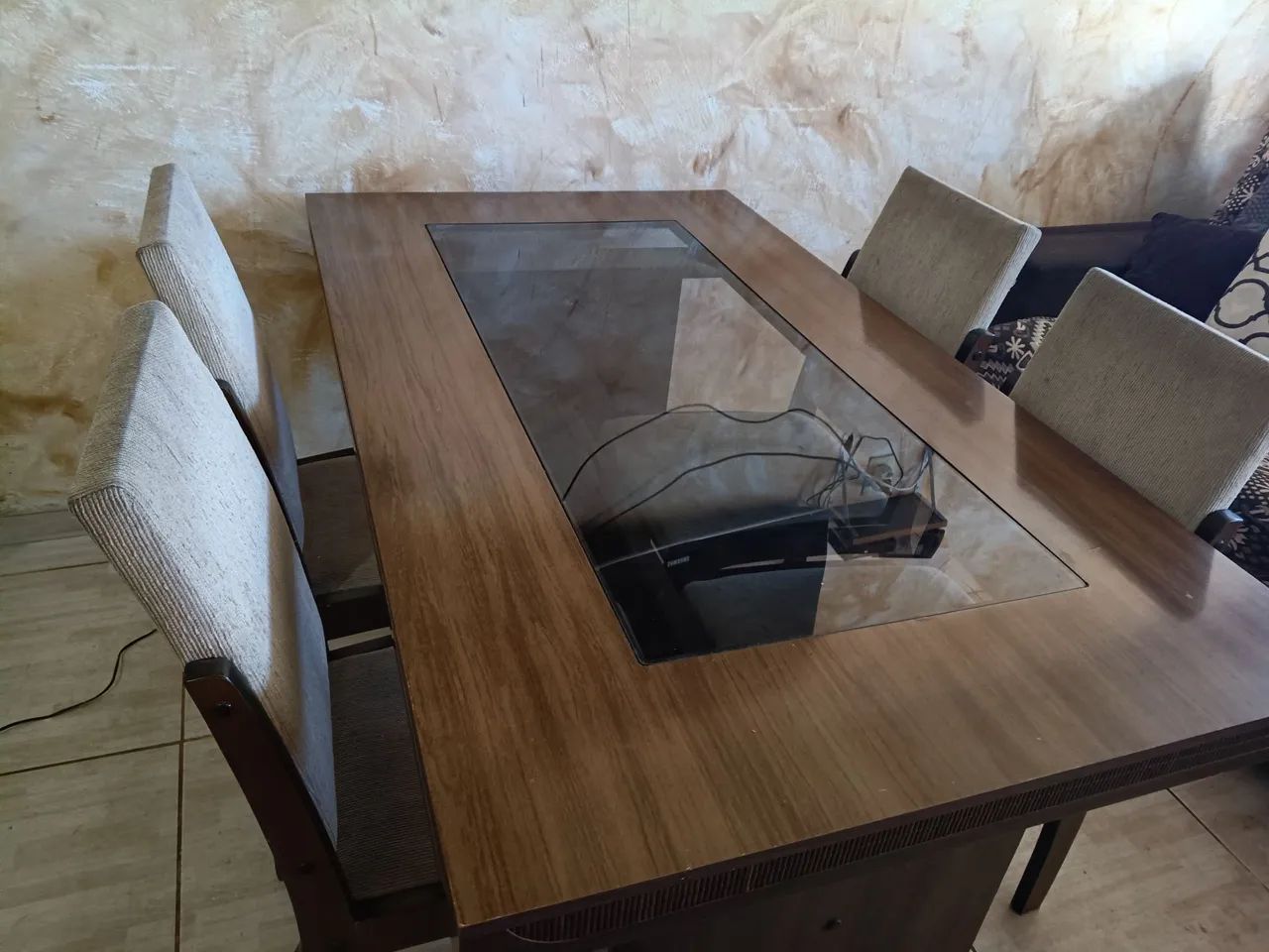 Vendo mesa bom estado com 4 cadeiras  - Foto 2