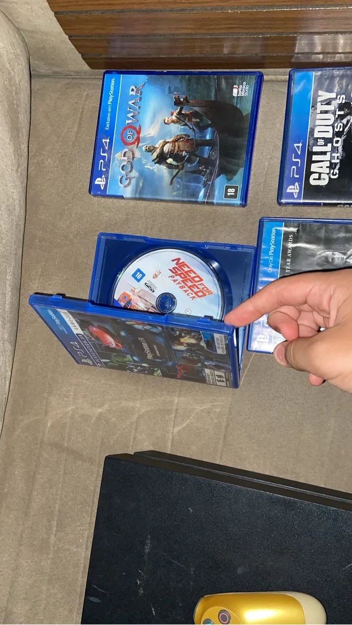 PS4 com 11 jogos 