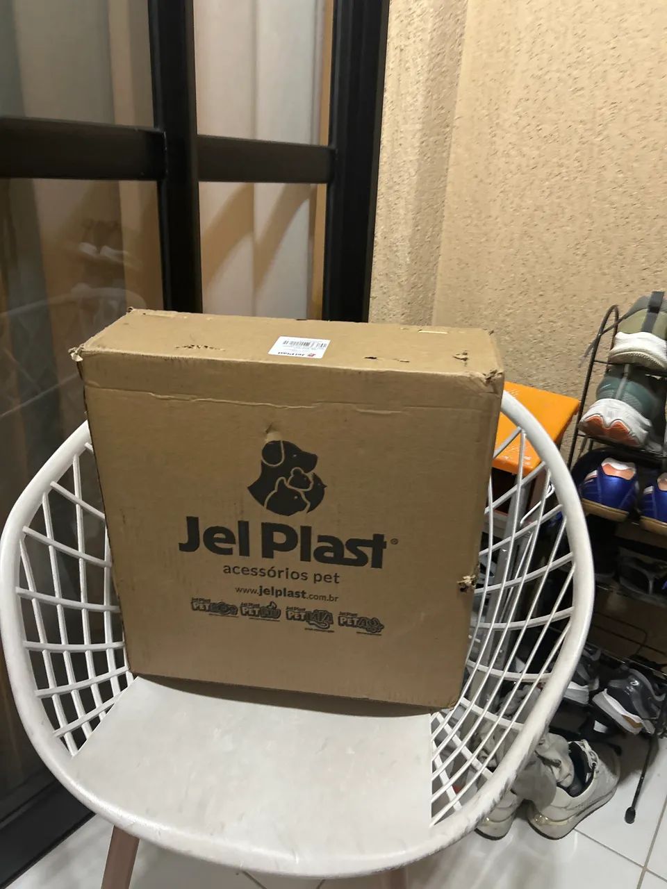 gaiola de hamster na caixa ainda 