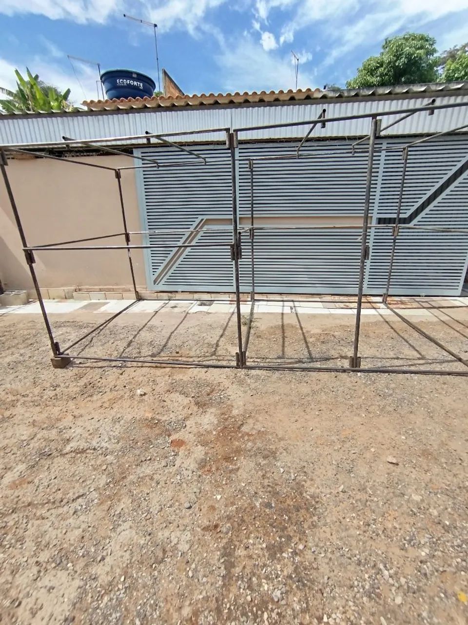 Vendo essa armação de ferro Pará barraca de feira ou canppe  - Foto 2