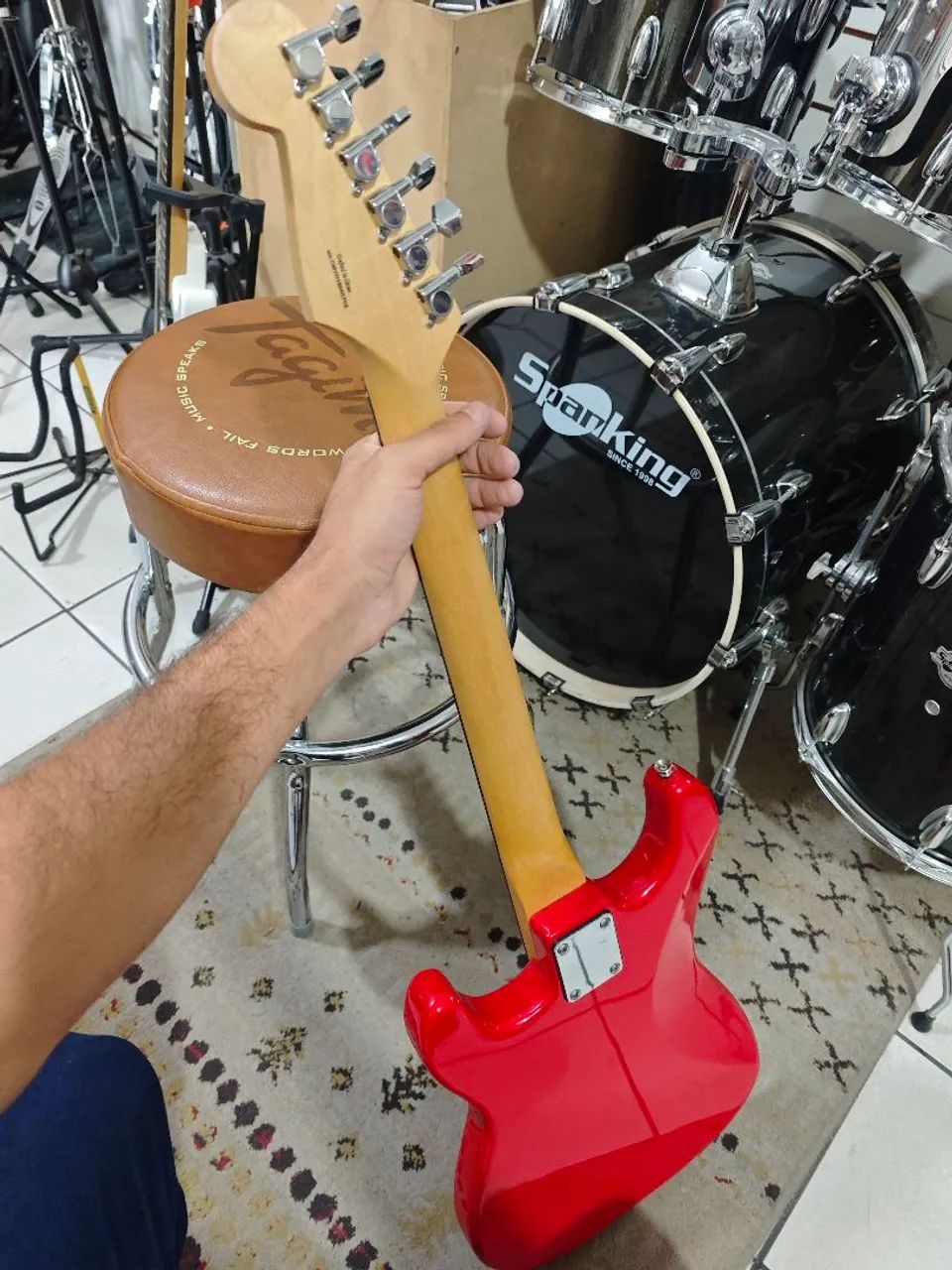 Guitarra Squier Stratocaster Red Regulada - Foto 3