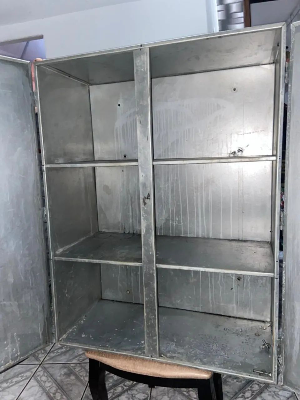 Armário Galvanizado Multiuso - Resistente e Espaçoso - Foto 2
