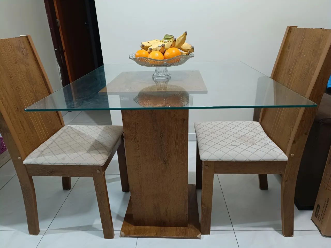 Mesa de jantar vidro com base em mdf