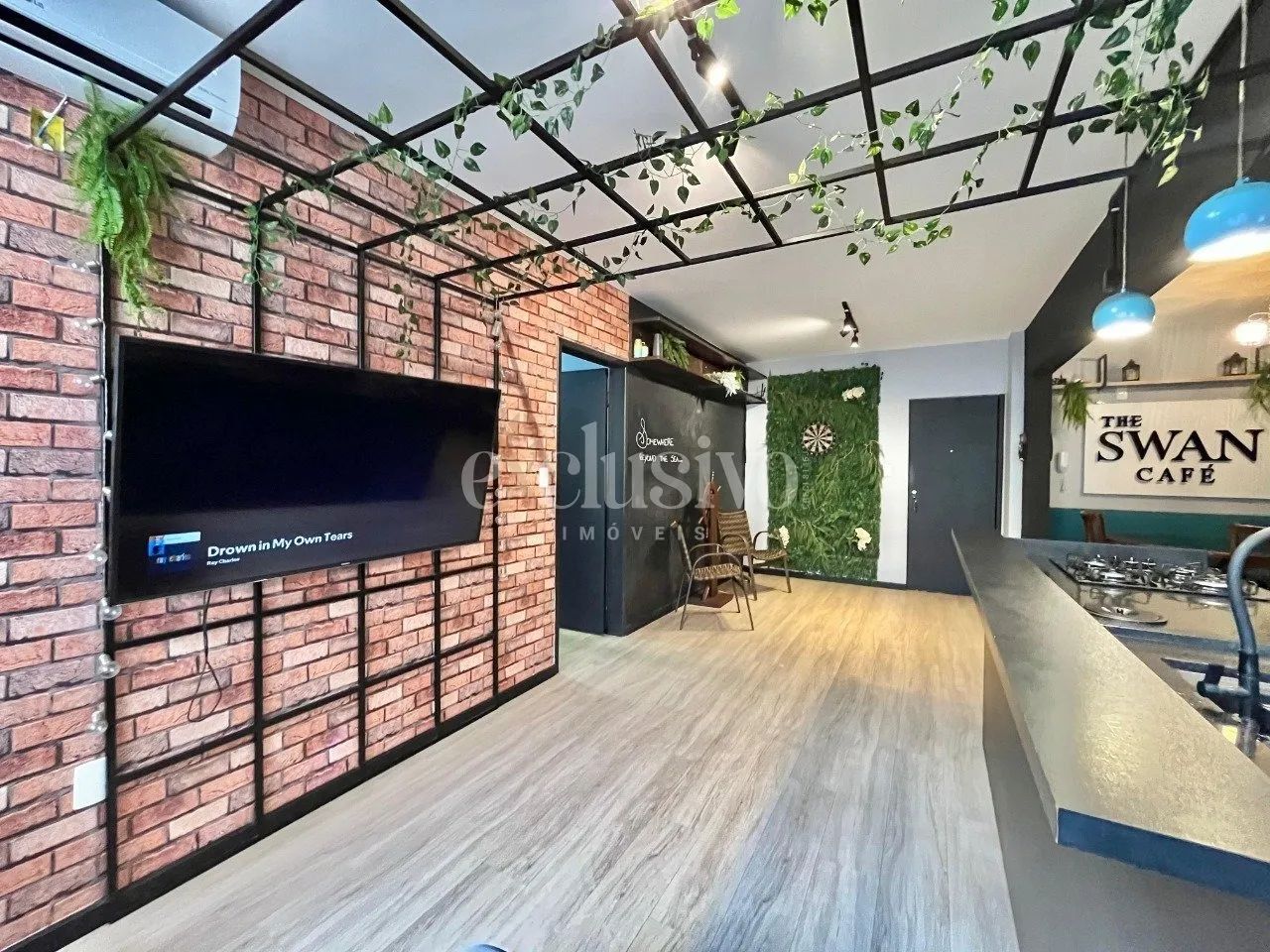Apartamento 2 Dormitórios com Suíte em Coqueiros - Reformado - Foto 5
