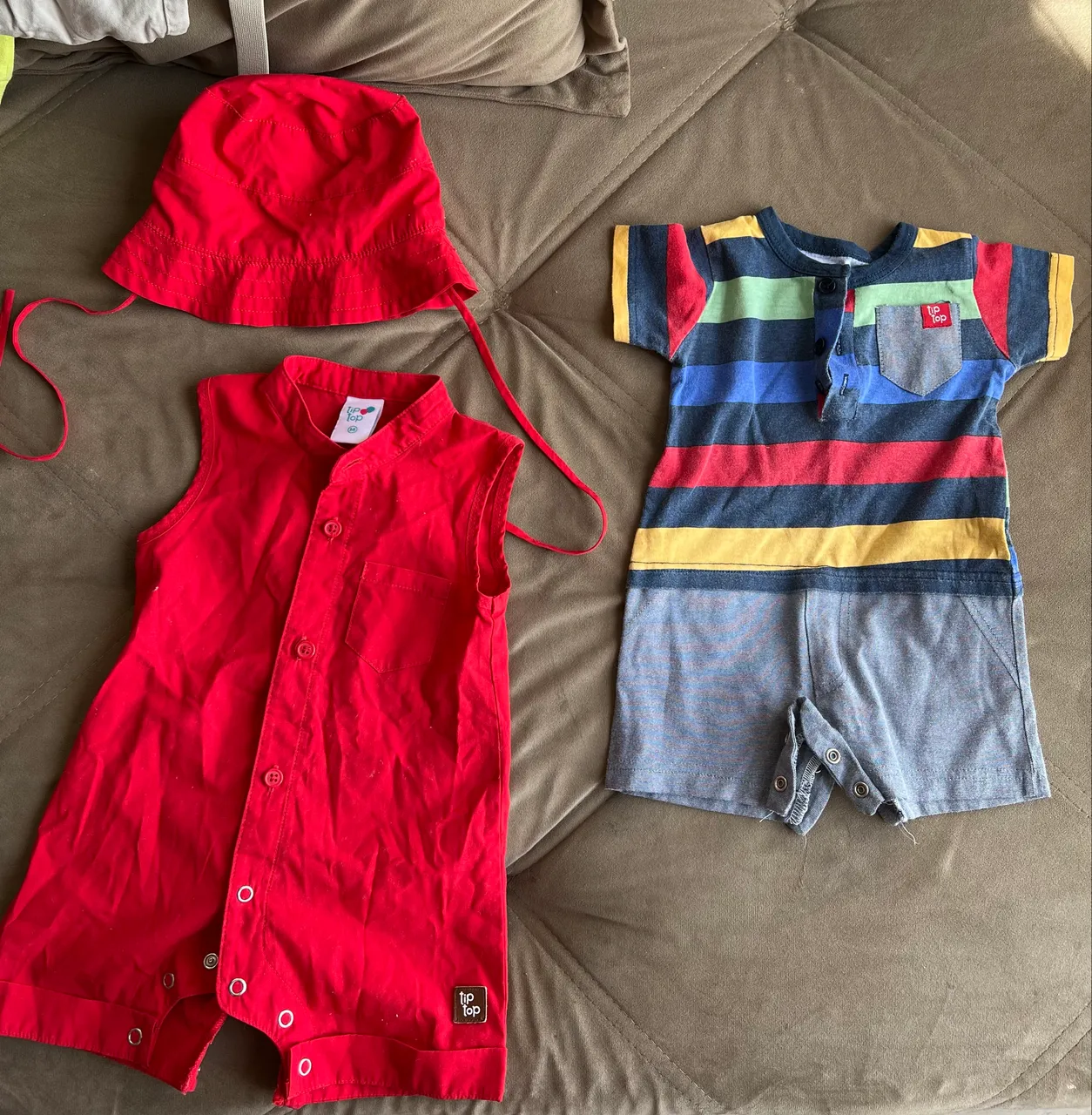 Lote de roupas Carter