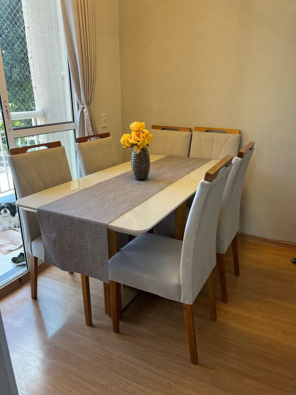 Mesa de jantar com 6 cadeiras 