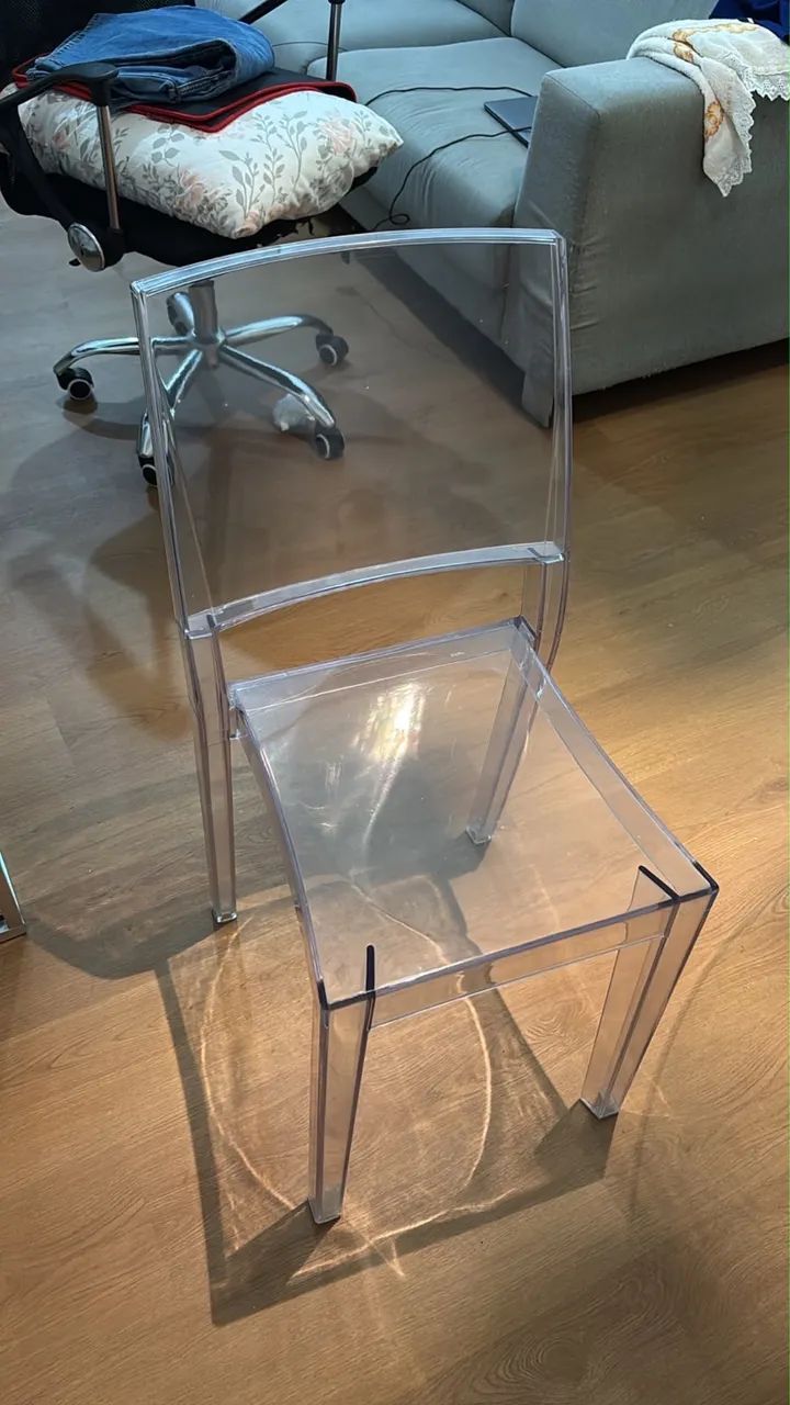 Mesa de vidro, base Inox e 4 cadeiras Acrílico  - Foto 4
