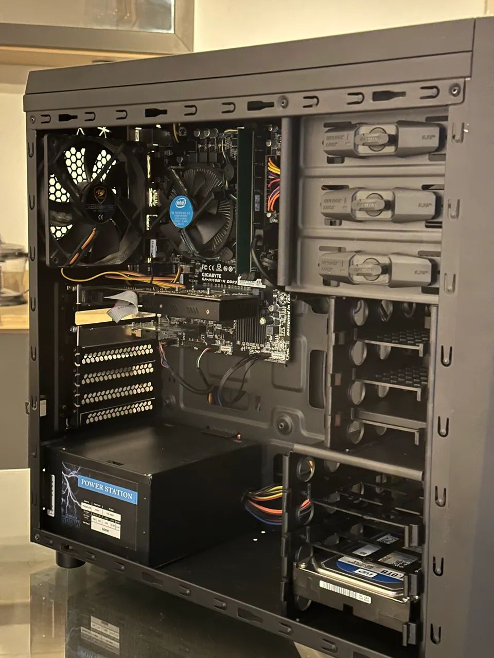 Vende-SE PC Gamer404871446088263680