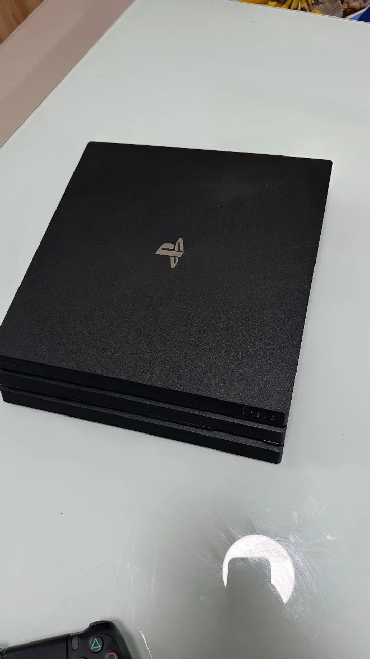 PS4 Pro 2tb SSD com 2 controle e 4 jogos - Foto 2