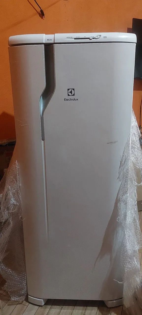 Geladeira Eletrolux 240lts - Foto 2