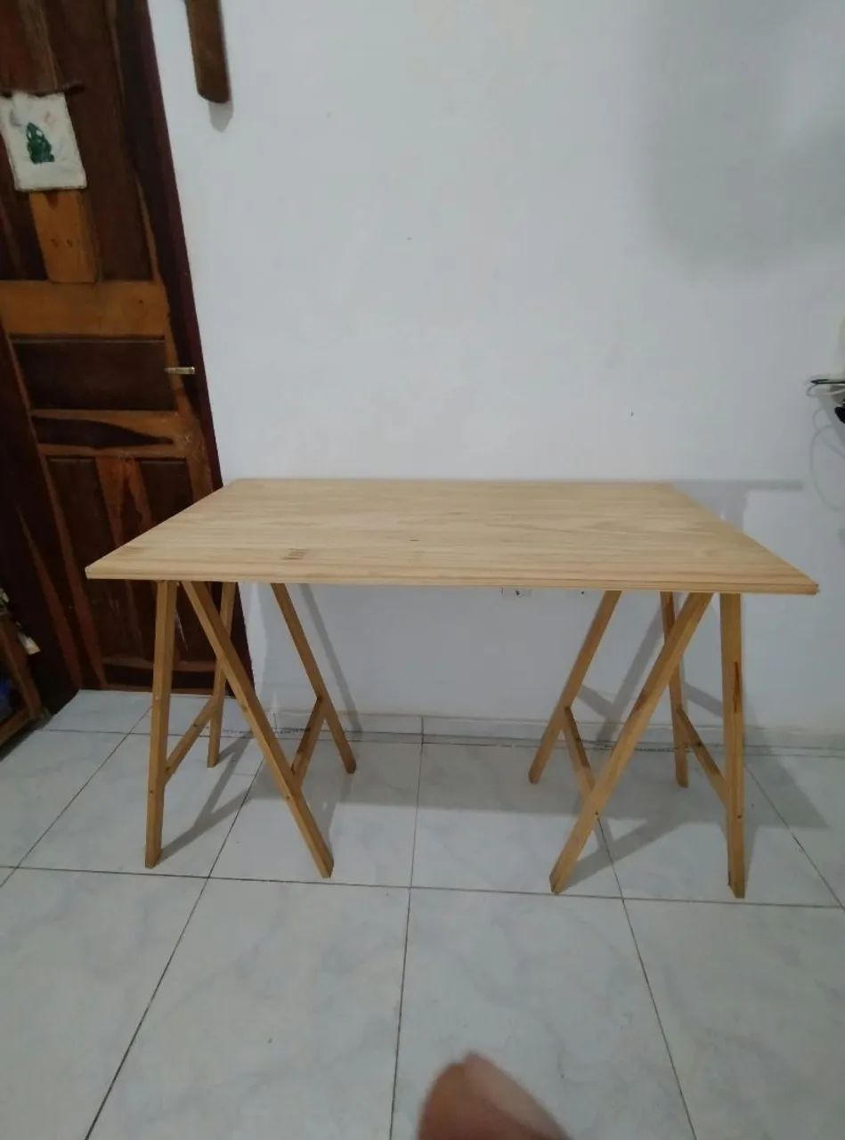 Mesa composta de base e cavaletes em pinus. - Foto 2