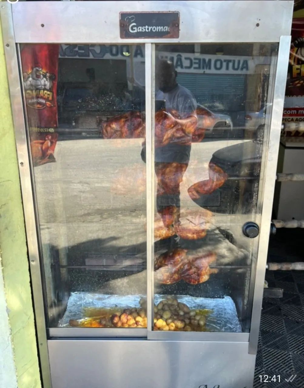 Maquina de 30 frangos e freezer horizontal 350L 