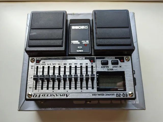Pedal Boss Eq-20 Advanced Equalizer na caixa - Foto 4