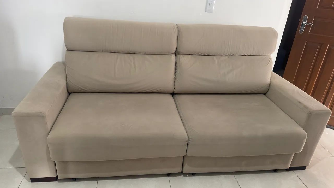 Sofá cama com a cabeceira reclinável 