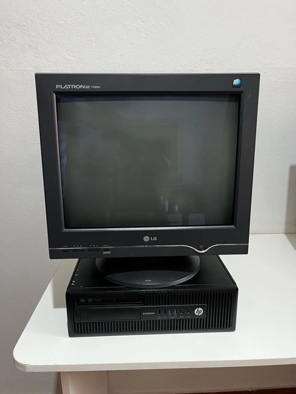 Steam Machine com Monitor de tubo LG Flatron 17 polegadas