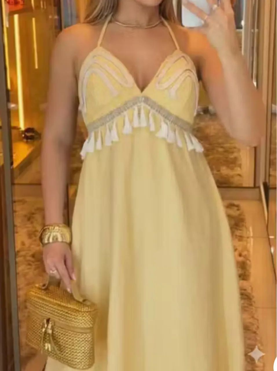 Vestido de linho e bordado amarelo - Foto 2