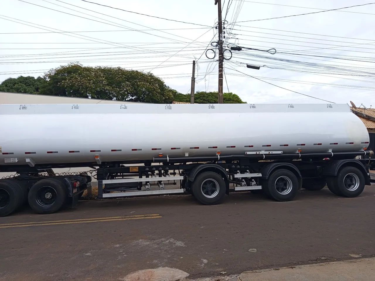 CARRETA TANQUE DE COMBUSTÍVEL 42.000L COM 8 COMPARTIMENTOS  - Foto 4