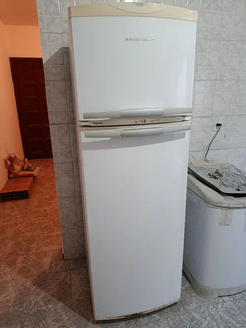 Vende sofá retrátil e geladeira  - Foto 4