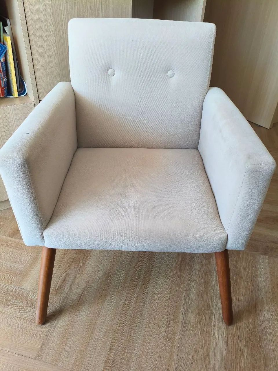 Poltrona decorativa off white, tecido suede, USADA. - Foto 2